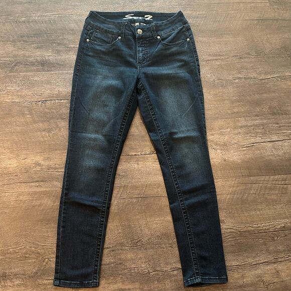 Seven7 10 Tummyless Darkwash Non-Distressed Skinny Jean - Picture 2 of 10